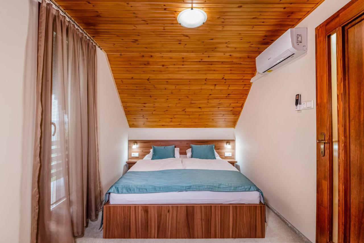 Posteleki Vendeghaz-Nyugalom Szigetei Villa Gyula Dış mekan fotoğraf