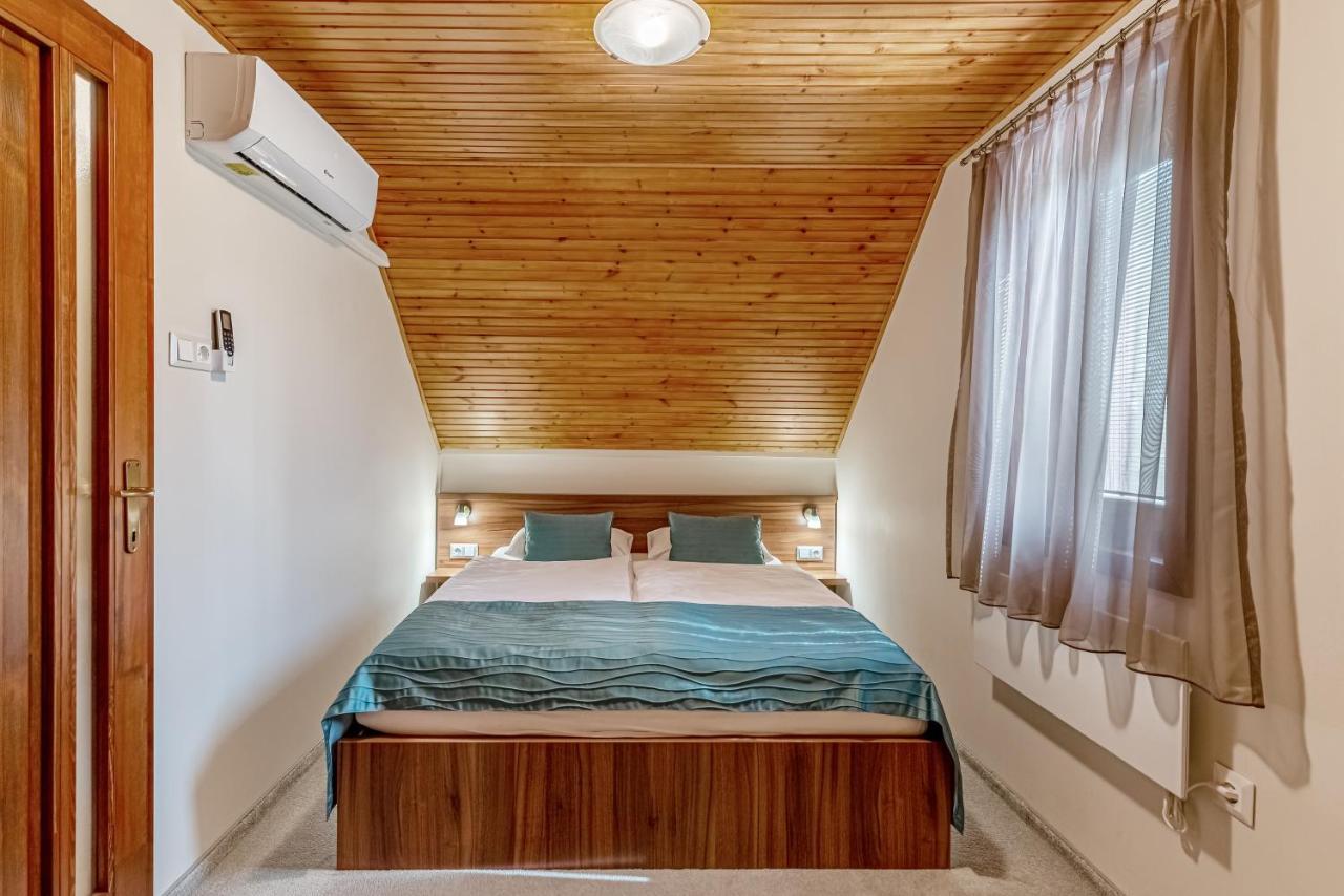 Posteleki Vendeghaz-Nyugalom Szigetei Villa Gyula Dış mekan fotoğraf