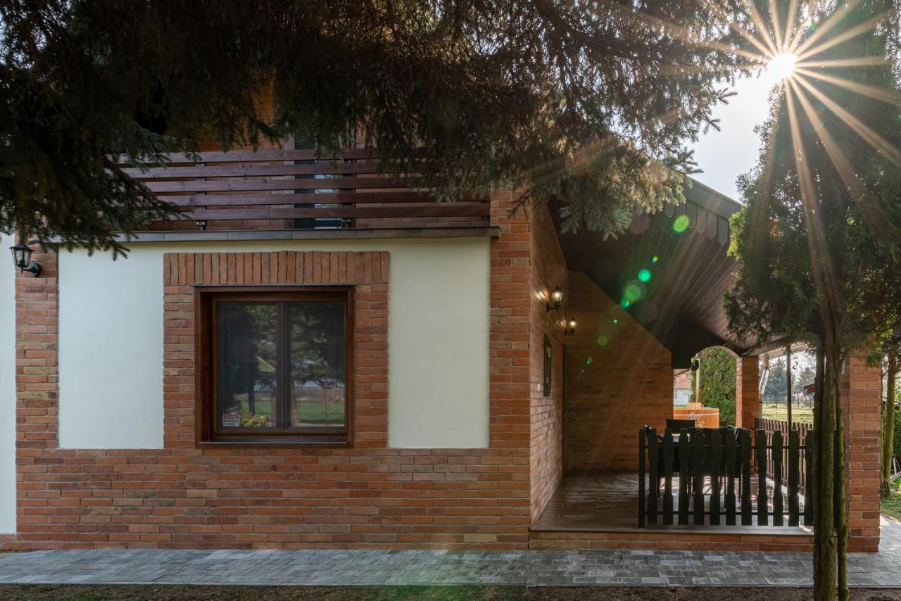 Posteleki Vendeghaz-Nyugalom Szigetei Villa Gyula Dış mekan fotoğraf