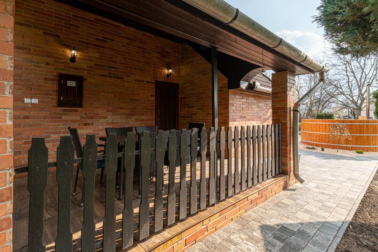 Posteleki Vendeghaz-Nyugalom Szigetei Villa Gyula Dış mekan fotoğraf